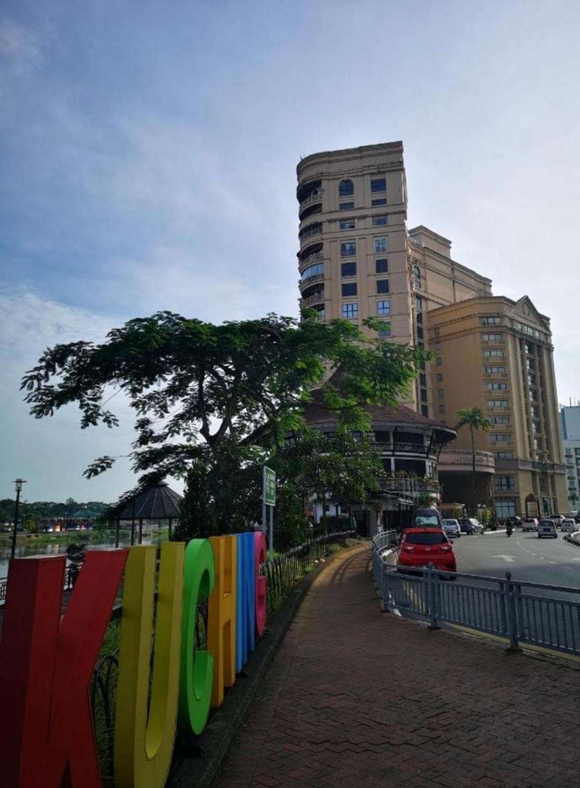 Riverview Home @Waterfront Kch Кучинг Екстериор снимка
