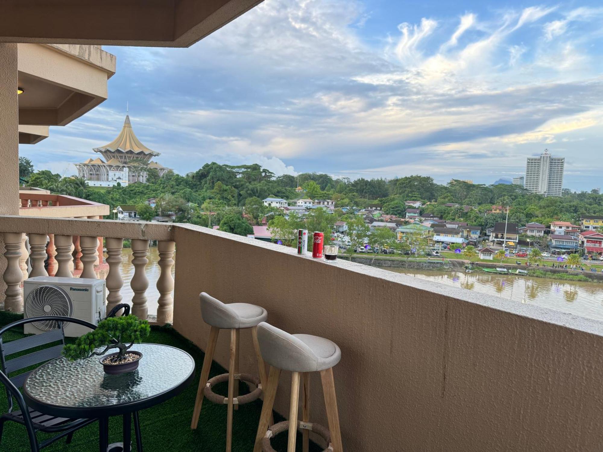 Riverview Home @Waterfront Kch Кучинг Екстериор снимка