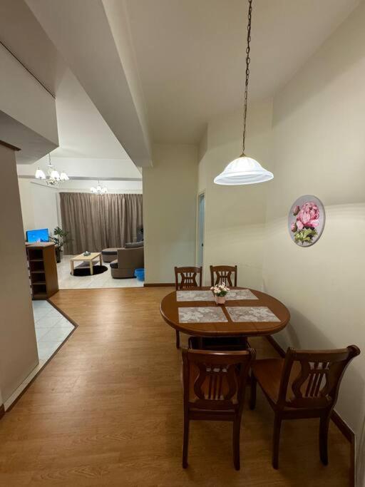 Riverview Home @Waterfront Kch Кучинг Екстериор снимка