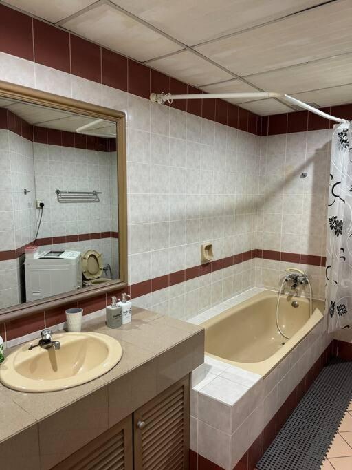 Riverview Home @Waterfront Kch Кучинг Екстериор снимка