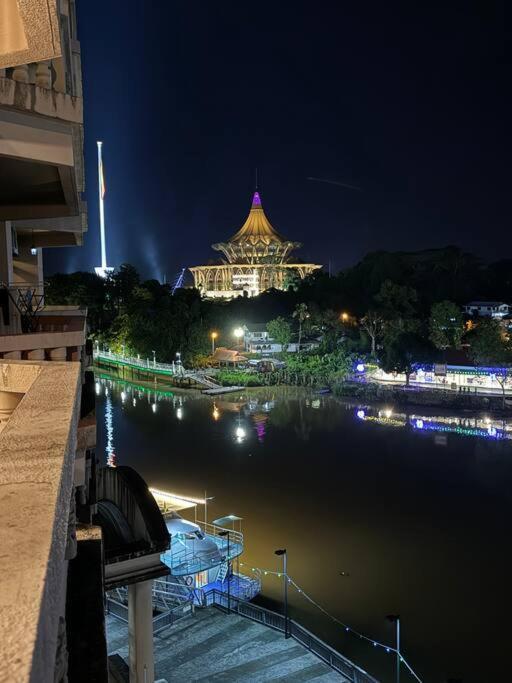 Riverview Home @Waterfront Kch Кучинг Екстериор снимка